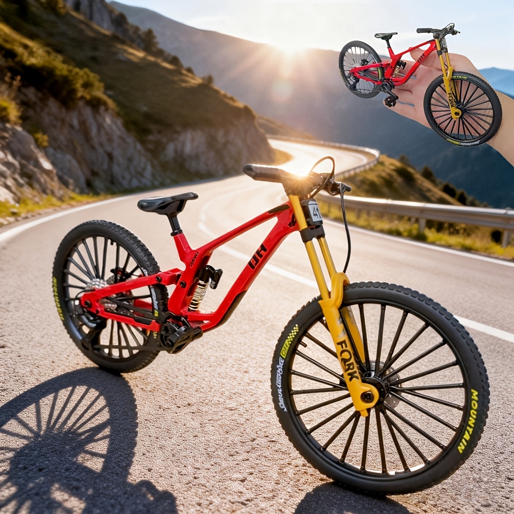 Mountain Biking Downhill - 1:8 Scale Alloy Mountain Downhill Bike